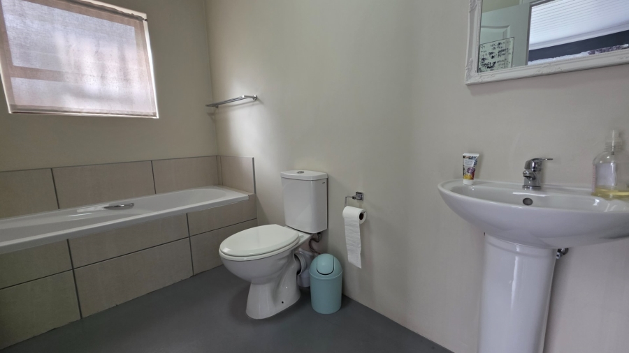 4 Bedroom Property for Sale in Hartenbos Heuwels Western Cape